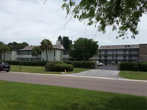 6100 12th St S #116, Saint Petersburg, FL 33705
