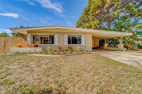 8556 Jacaranda Ave, Seminole, FL 33777