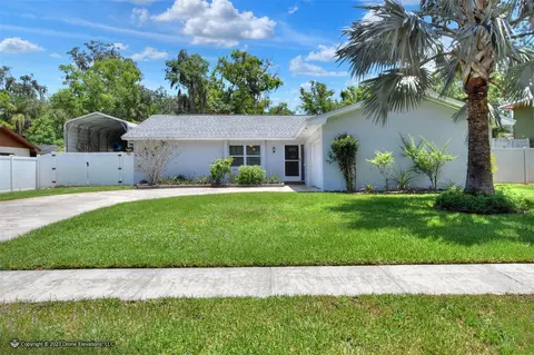 907 Winchester Ln, Valrico, FL 33594