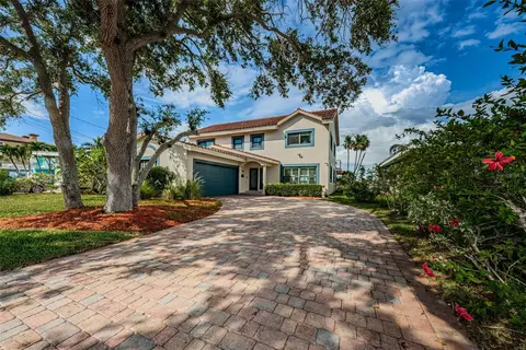16107 6th St E, Redington Beach, FL 33708