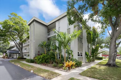 5890 38th Ave N #111, Saint Petersburg, FL 33710