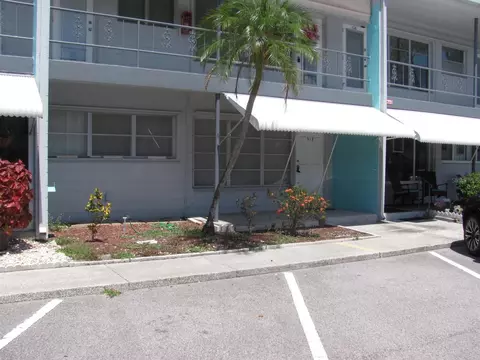 4032 55th Way N #915, Kenneth City, FL 33709