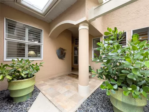 5067 White Pine Cir NE, Saint Petersburg, FL 33703