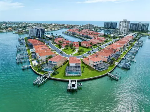 190 Sand Key Estates Dr, Clearwater Beach, FL 33767
