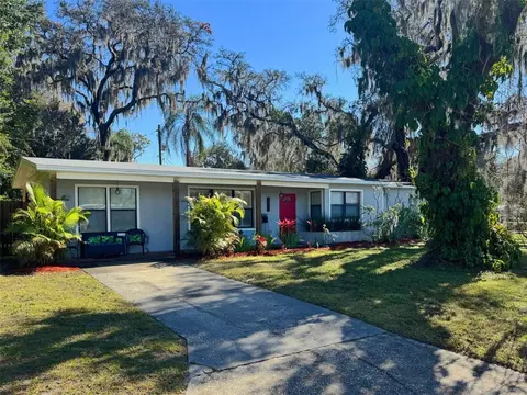 718 E River Dr, Temple Terrace, FL 33617