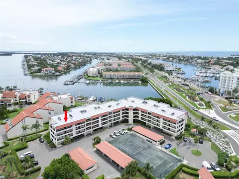 106 1st St E #301, Tierra Verde, FL 33715