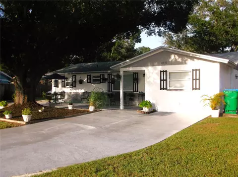 8653 91st St, Seminole, FL 33777