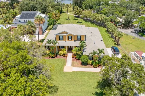 234 High St, Tarpon Springs, FL 34689