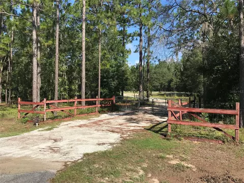 107 Hour Glass Cir, Hawthorne, FL 32640