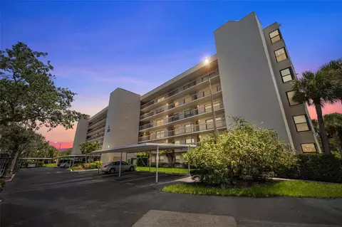 1332 Pasadena Ave S #404, South Pasadena, FL 33707