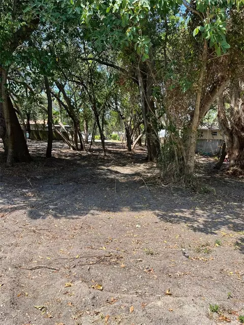 Summit St, Largo, FL 33770