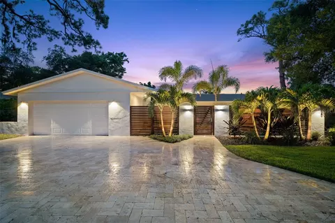 1101 Serpentine Dr S, Saint Petersburg, FL 33705