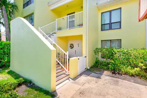 1 Windrush Blvd #67, Indian Rocks Beach, FL 33785