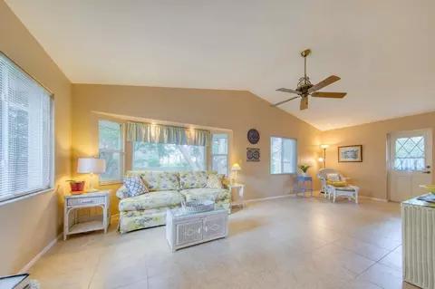 142 Stafford Cir, Palm Harbor, FL 34684