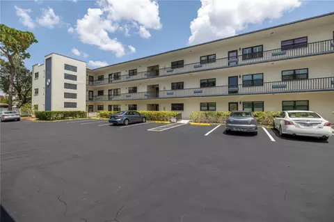 5990 Terrace Park Dr N #111, Saint Petersburg, FL 33709