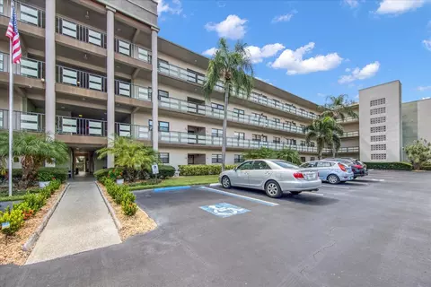6080 80th St N #415, Saint Petersburg, FL 33709