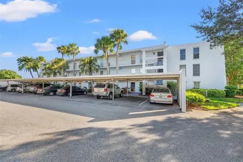 225 Country Club Dr #C325, Largo, FL 33771