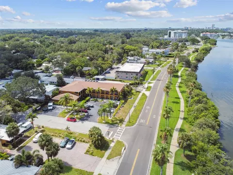 2037 Edgewater Dr #103, Clearwater, FL 33755