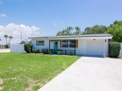 705 Lakeside Dr, Largo, FL 33778