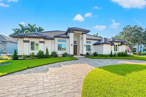 1230 Darlington Oak Cir NE, Saint Petersburg, FL 33703