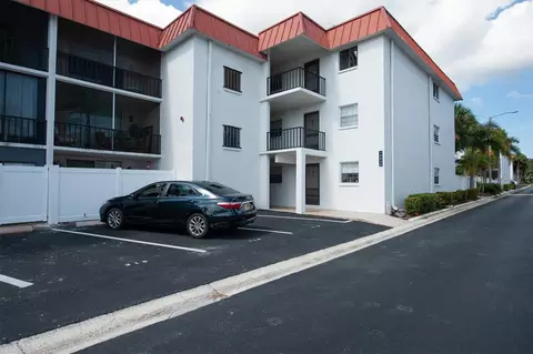 10530 77th Ter #220, Seminole, FL 33772