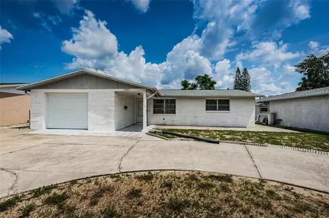 3423 Eisenhower Dr, Holiday, FL 34691