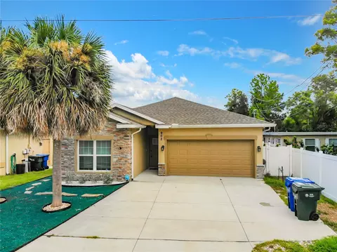 902 8th Ave NW, Largo, FL 33770