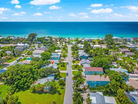 112 6th St, Belleair Beach, FL 33786
