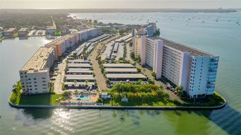 6060 Shore Blvd S #910, Gulfport, FL 33707