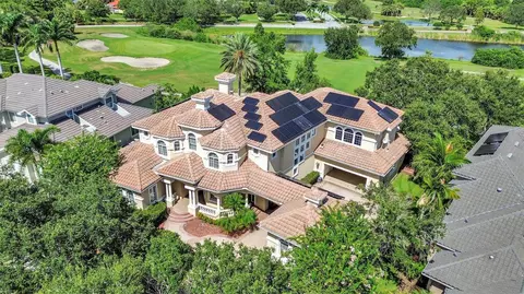 9433 Silverthorn Rd, Seminole, FL 33777
