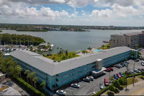 1819 Shore Dr S #111, South Pasadena, FL 33707