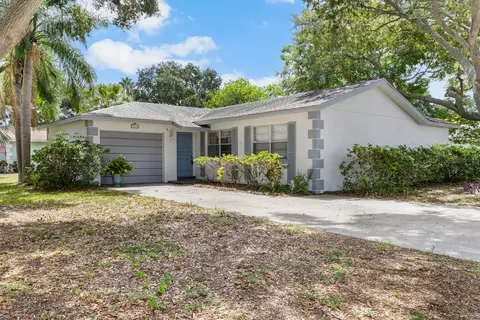 8585 Denise Dr E, Seminole, FL 33777