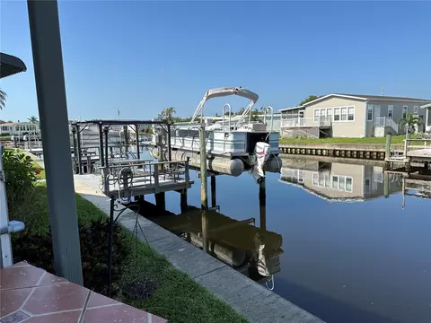 7042 Mount Arlington Dr NE #410, Saint Petersburg, FL 33702