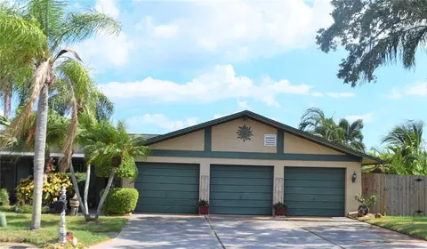 12872 Forest Dr, Seminole, FL 33776