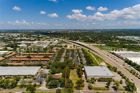 69 Th St, Largo, FL 33773