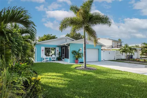 17 Wall Ter, Redington Shores, FL 33708