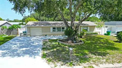 6097 45th Ave N, Kenneth City, FL 33709