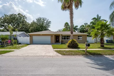12858 Palm Dr, Largo, FL 33774