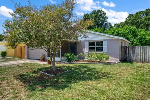 8696 91st St N, Seminole, FL 33777