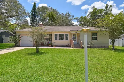 915 7th Ave SW, Largo, FL 33770