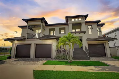 743 Seabreeze Ln, Palm Harbor, FL 34683