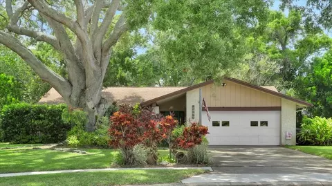 7448 133rd St, Seminole, FL 33776