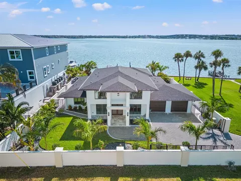 117 16th St, Belleair Beach, FL 33786