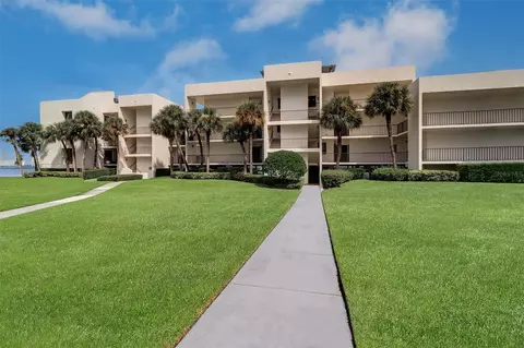 50 Coe Rd #234, Belleair, FL 33756
