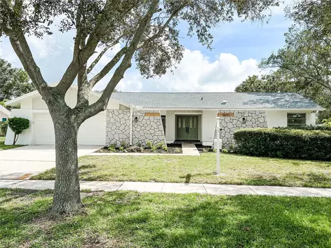 2647 Clubhouse Dr N, Clearwater, FL 33761
