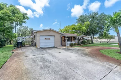 1798 Devonshire Dr N, Saint Petersburg, FL 33710