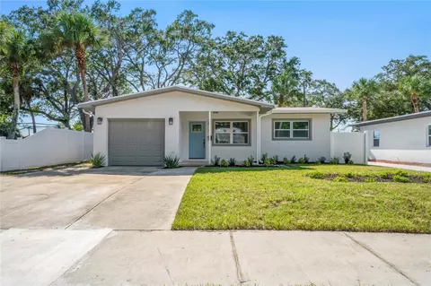 2915 Ivanhoe Way S, Saint Petersburg, FL 33705