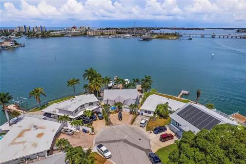 800 Bay Point Dr, Madeira Beach, FL 33708