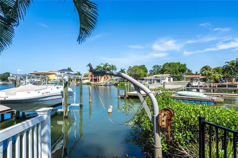 399 79th St S, Saint Petersburg, FL 33707