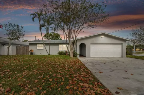 13133 Dorchester Dr, Seminole, FL 33776